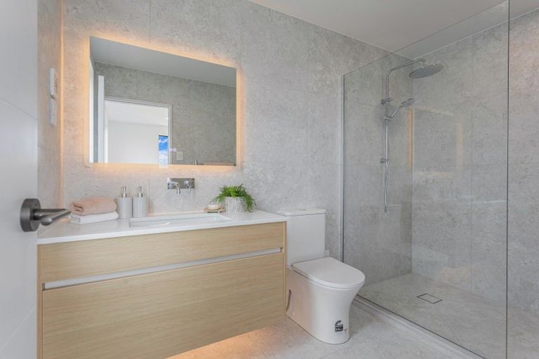 Photo of property in 5 Makumaku Place, Long Bay, Auckland, 0630