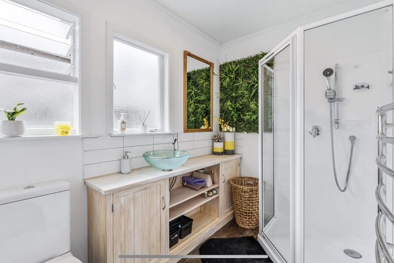 Photo of property in 19 Lanigan Street, Birkdale, Auckland, 0626