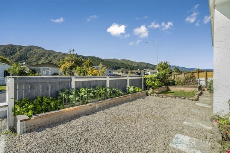 Photo of property in 321a Wellington Road, Wainuiomata, Lower Hutt, 5014