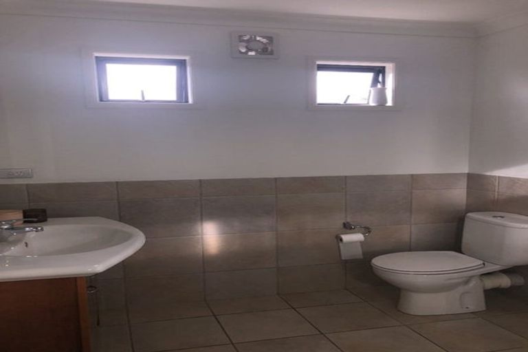 Photo of property in 79 Mt Lebanon Crescent, The Gardens, Auckland, 2105