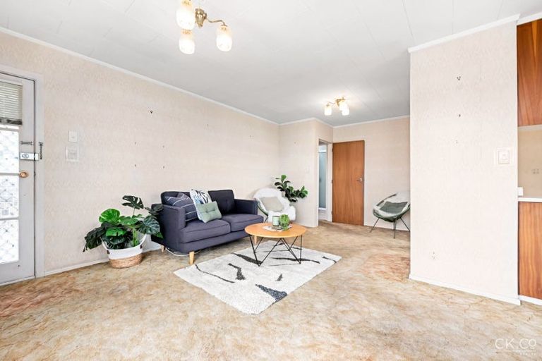 Photo of property in 2/18 Seddon Street, Wallaceville, Upper Hutt, 5018