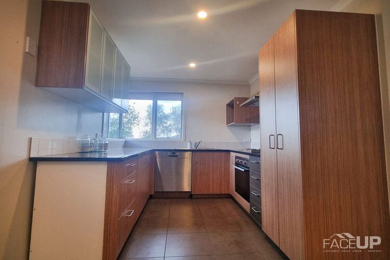 Photo of property in 13 Anna Lane, Glen Eden, Auckland, 0602