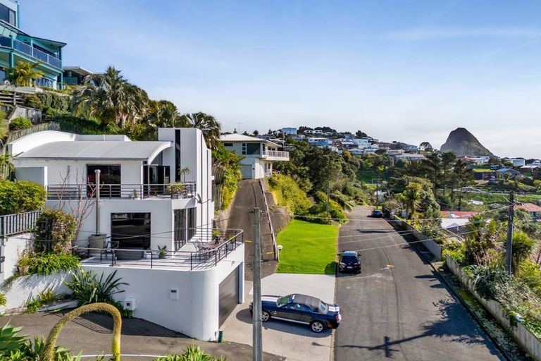 Photo of property in 5 Weston Street, Moturoa, New Plymouth, 4310