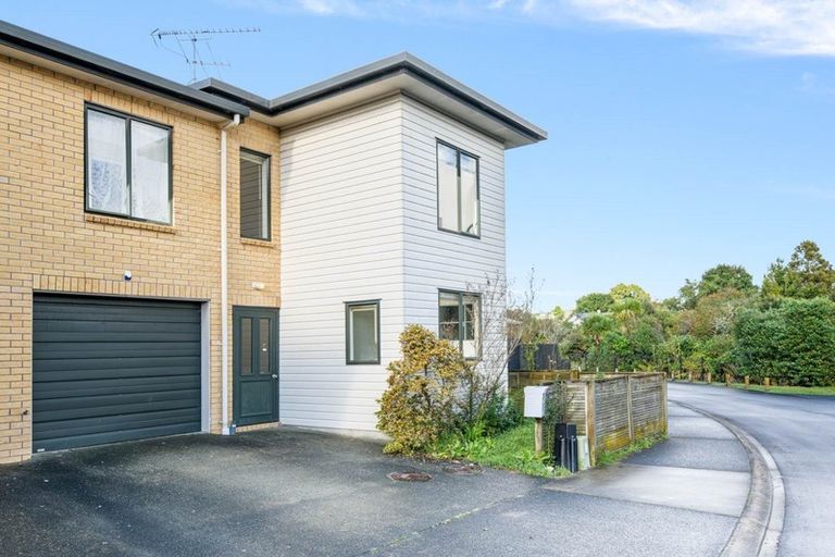 Photo of property in 12 Barnea Circle, Glen Eden, Auckland, 0602