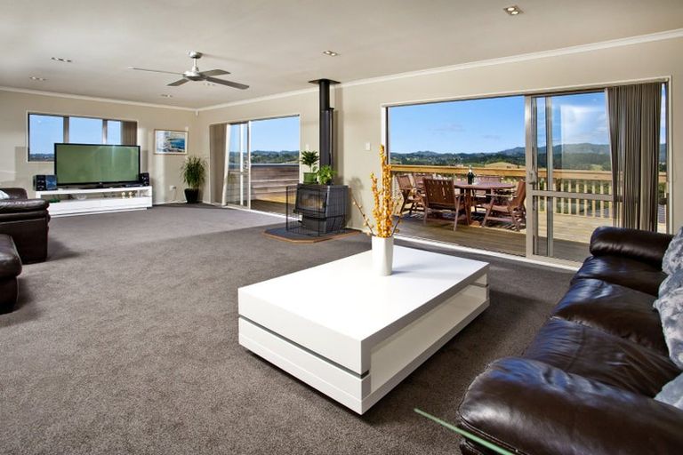 Photo of property in 112 San Marino Drive West, Henderson, Auckland, 0612