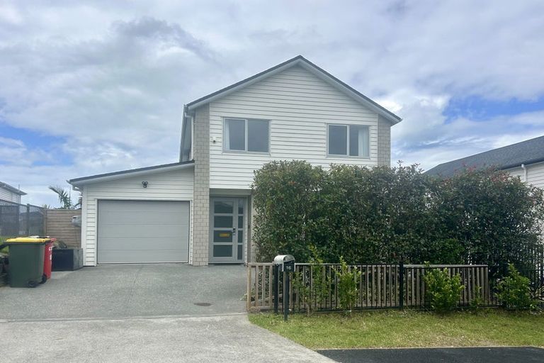 Photo of property in 16 Kaipuke Crescent, Gulf Harbour, Whangaparaoa, 0930