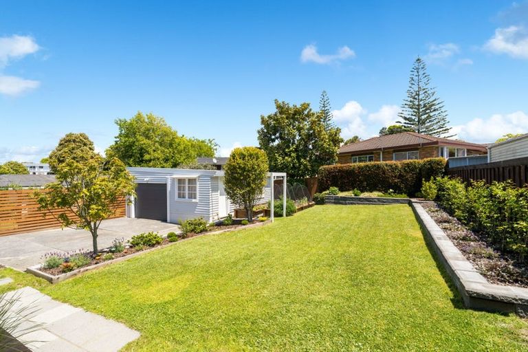 Photo of property in 6 Thornlow Street, Glendene, Auckland, 0602