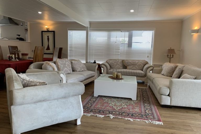 Photo of property in 63 Tawa Road, Kumeu, 0891