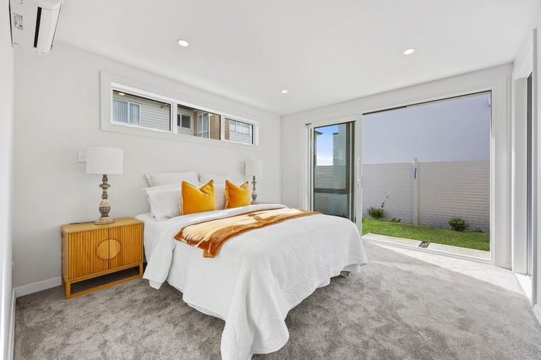 Photo of property in 40a The Esplanade, Eastern Beach, Auckland, 2012