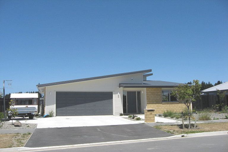 Photo of property in 23 Papaumu Green, Parklands, Christchurch, 8083