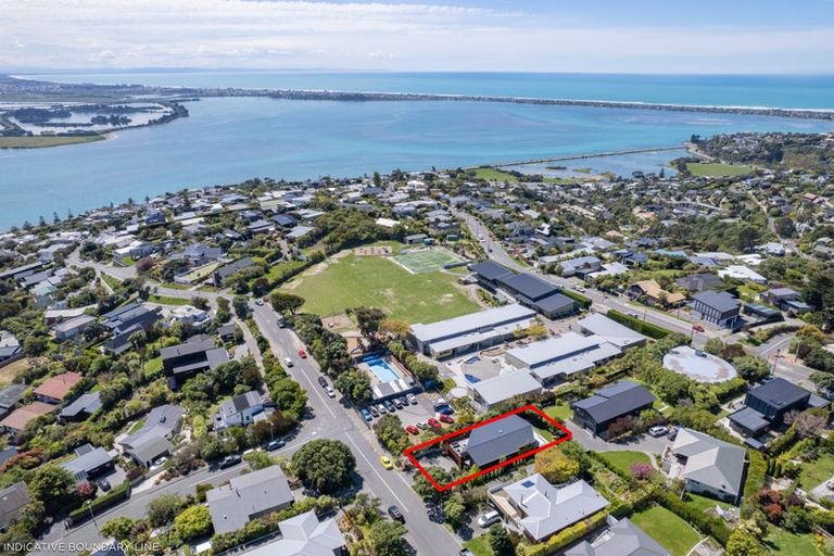 Photo of property in 272 Cannon Hill Crescent, Mount Pleasant, Christchurch, 8081