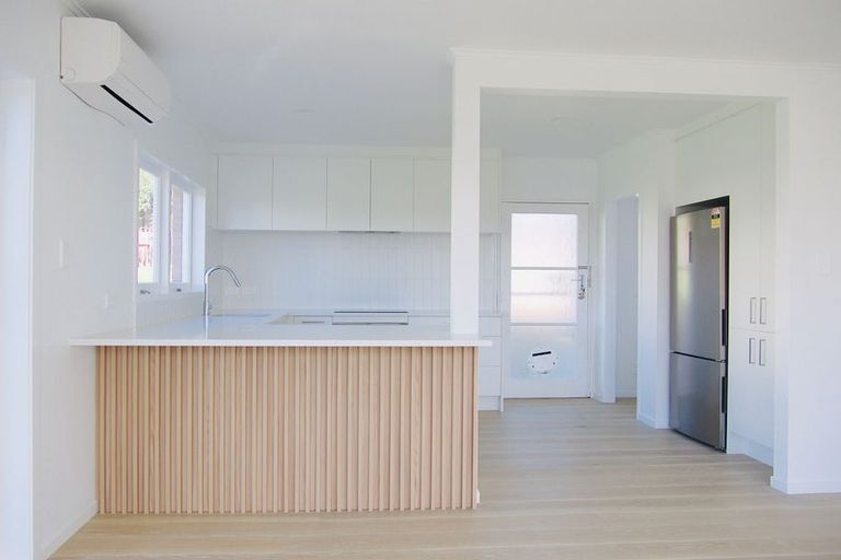 Photo of property in 2/16 Anne Road, Hillcrest, Auckland, 0627