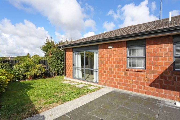 Photo of property in 23 Edgewater Parade, Waiuku, 2123