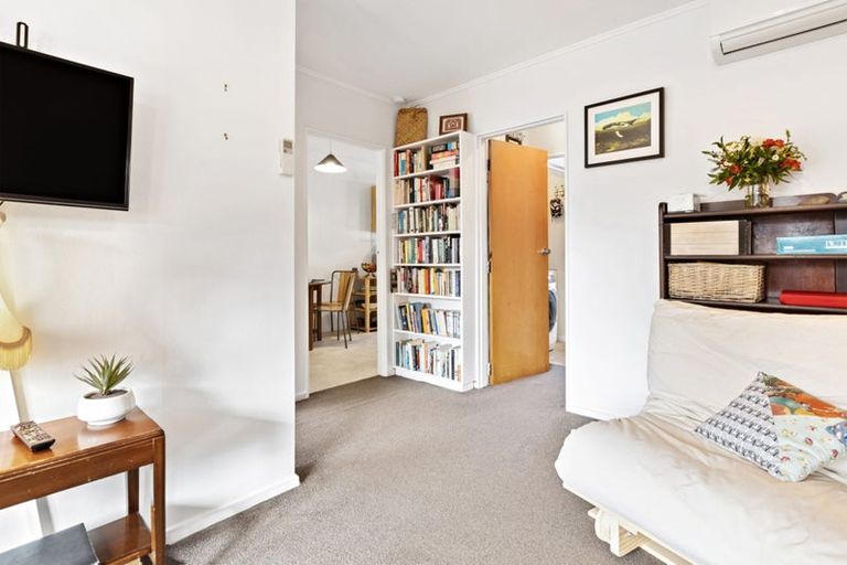 Photo of property in 2/95a Freyberg Street, Lyall Bay, Wellington, 6022