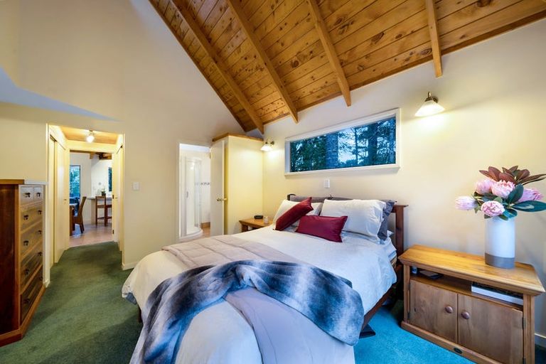 Photo of property in 19 Fawcett Road, Laingholm, Auckland, 0604