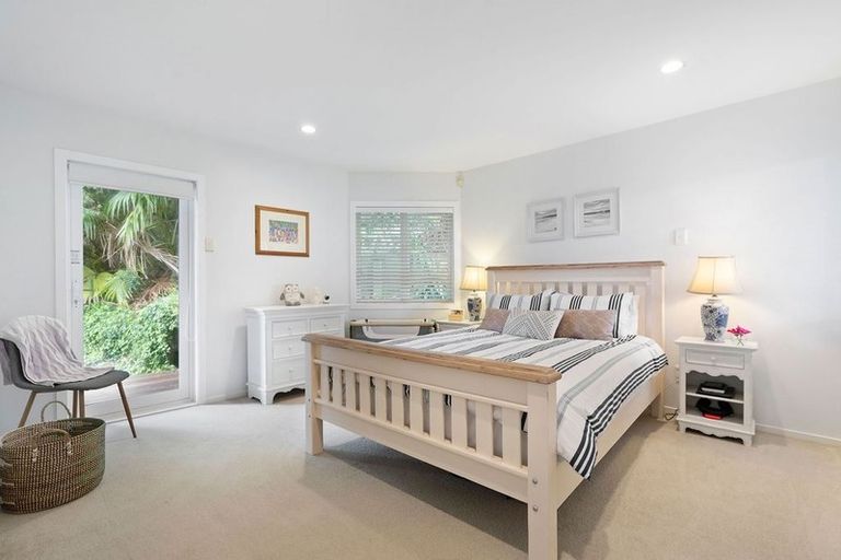 Photo of property in 86 Pemberton Avenue, Bayview, Auckland, 0629