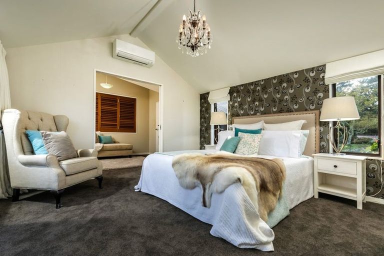 Photo of property in 1 The Knoll, Greenhithe, Auckland, 0632