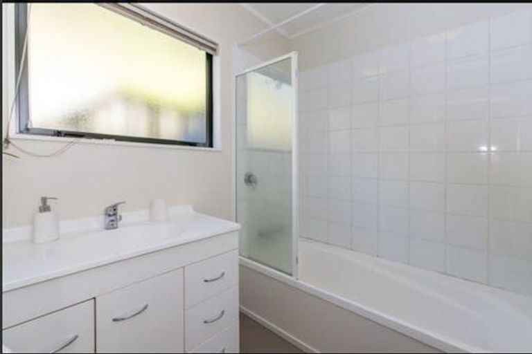 Photo of property in 31 Nalanda Crescent, Broadmeadows, Wellington, 6035