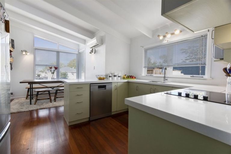 Photo of property in 3 Crompton Road, Massey, Auckland, 0614