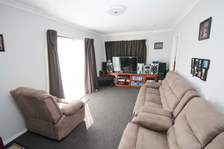 Photo of property in 71 Chichester Drive, Rosehill, Papakura, 2113