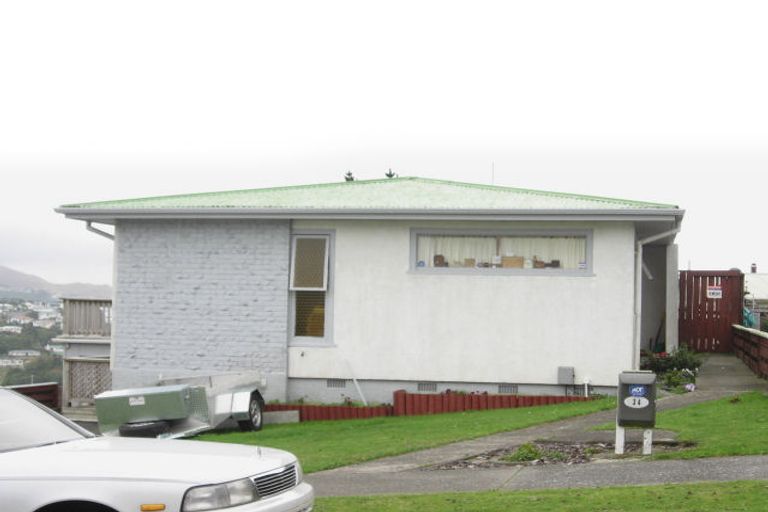Photo of property in 34 Edgecombe Street, Newlands, Wellington, 6037
