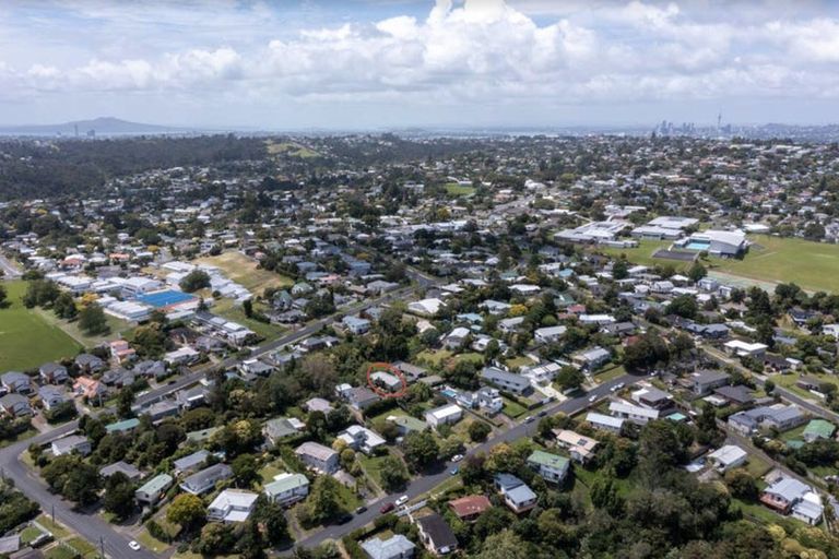 Photo of property in 19 Lanigan Street, Birkdale, Auckland, 0626