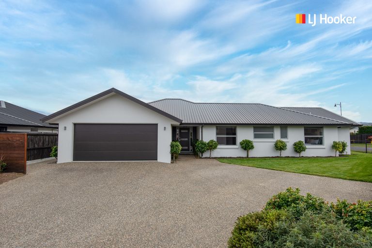 Photo of property in 8 Kinloch Place, Mosgiel, 9024