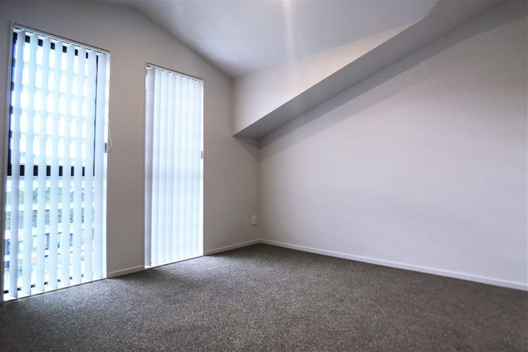 Photo of property in 2/10 Silver Moon Road, Albany Heights, Auckland, 0632