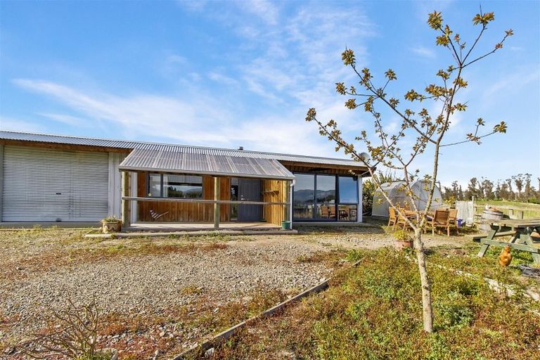 Photo of property in 192 Waihao Back Road, Waimate, 7979