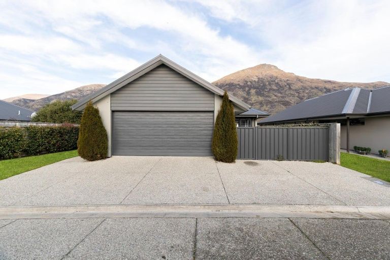 Photo of property in 8 Judge And Jury Drive, Lake Hayes, Queenstown, 9304