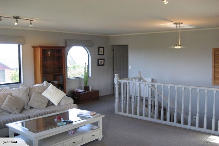 Photo of property in 10 Lingard Grove, Brooklyn, Wellington, 6021