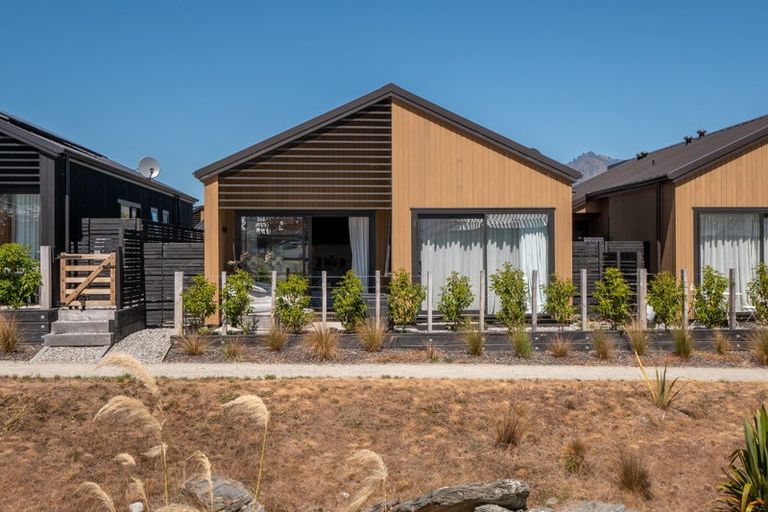 Photo of property in 12 Inder Street, Jacks Point, 9371