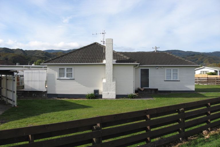 Photo of property in 14 Fitzherbert Road, Wainuiomata, Lower Hutt, 5014