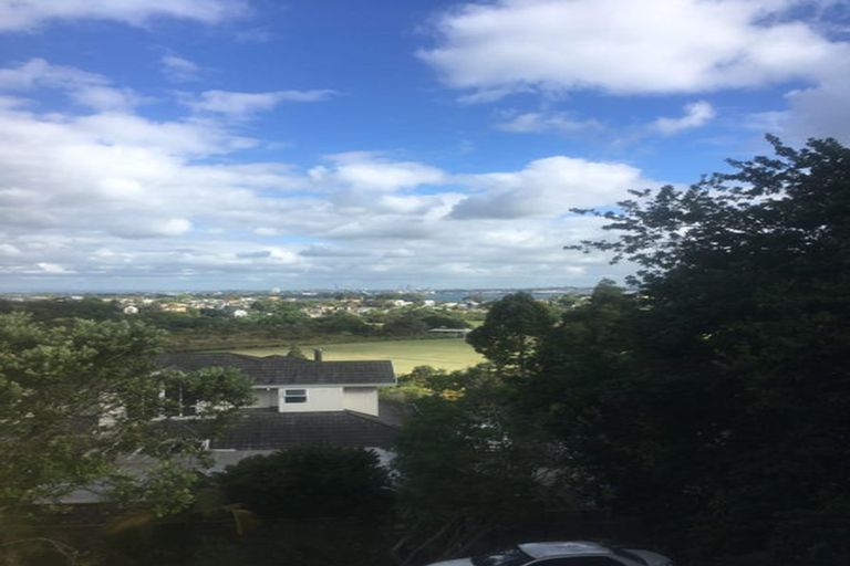 Photo of property in 28 Howard Road, Northcote, Auckland, 0627