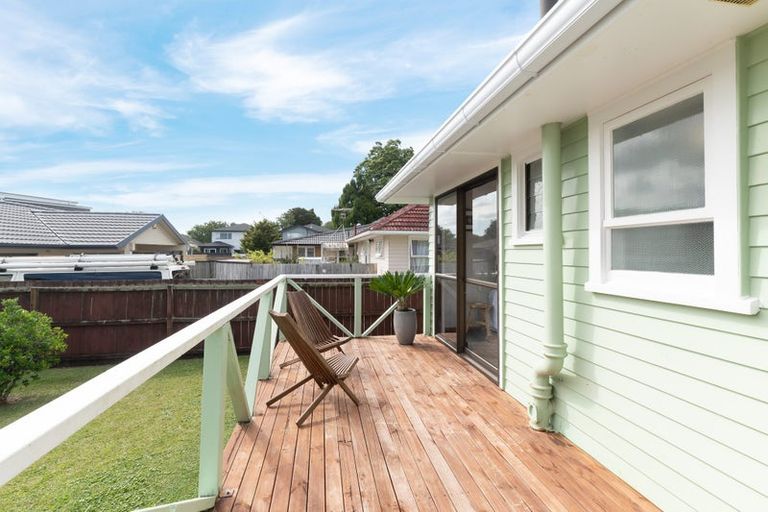 Photo of property in 23 Hereford Street, Te Atatu Peninsula, Auckland, 0610