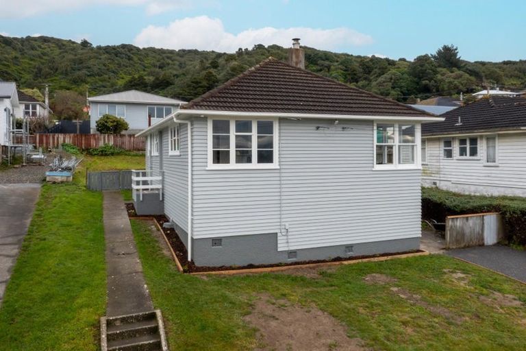 Photo of property in 35 Kotuku Street, Elsdon, Porirua, 5022