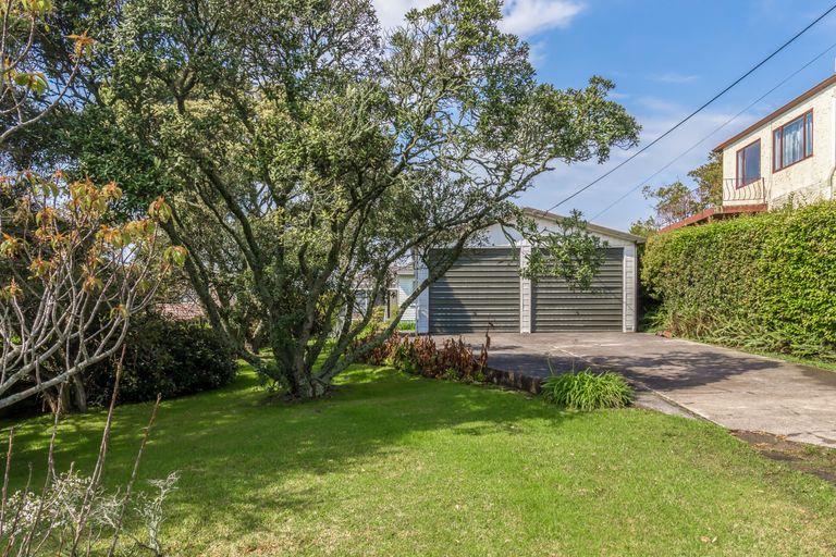 Photo of property in 62 Ocean View Road, Northcote, Auckland, 0627