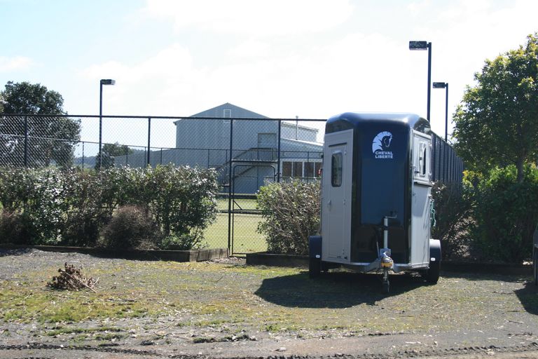 Photo of property in 7 Kaipara Lake Road, South Head, Helensville, 0874