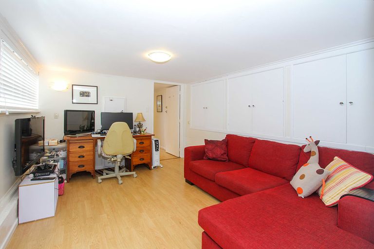 Photo of property in 28 Kauri Road, Birkenhead, Auckland, 0626