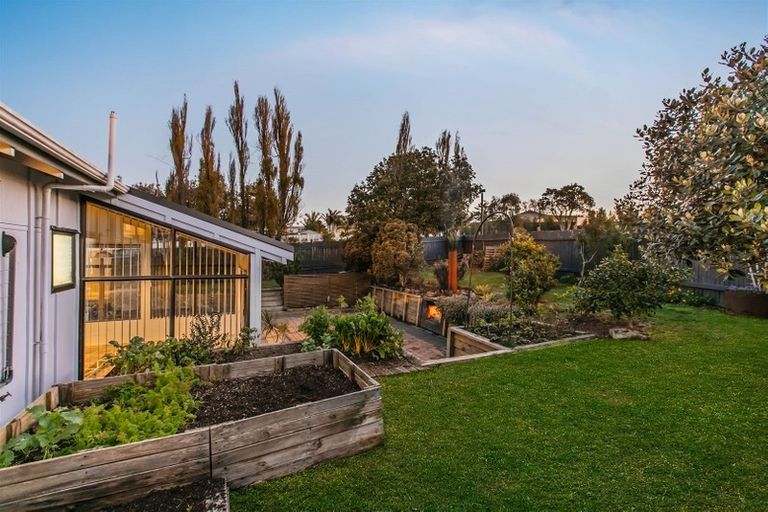 Photo of property in 258 Rangatira Road, Beach Haven, Auckland, 0626