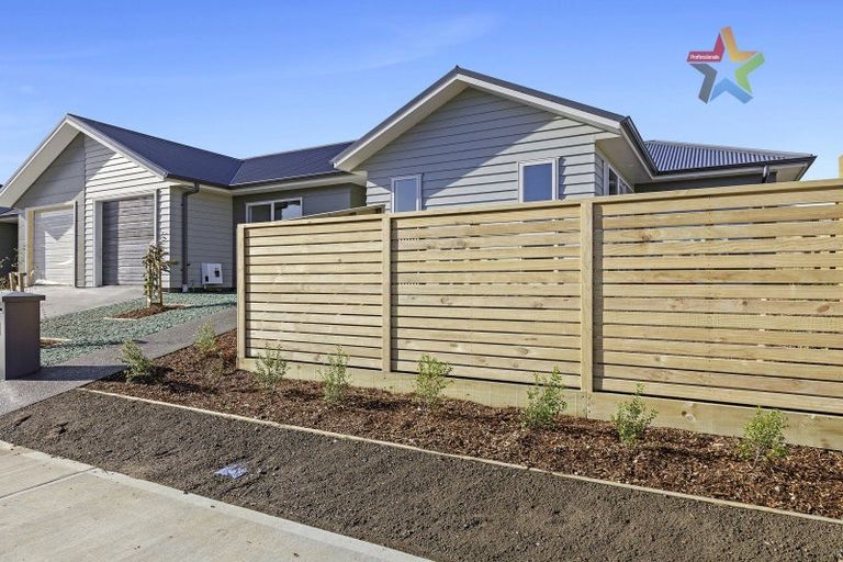 Photo of property in 6 Kairaumati Crescent, Kelson, Lower Hutt, 5010