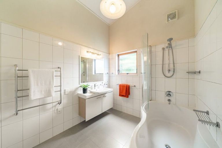 Photo of property in 6 The Track, Plimmerton, Porirua, 5026