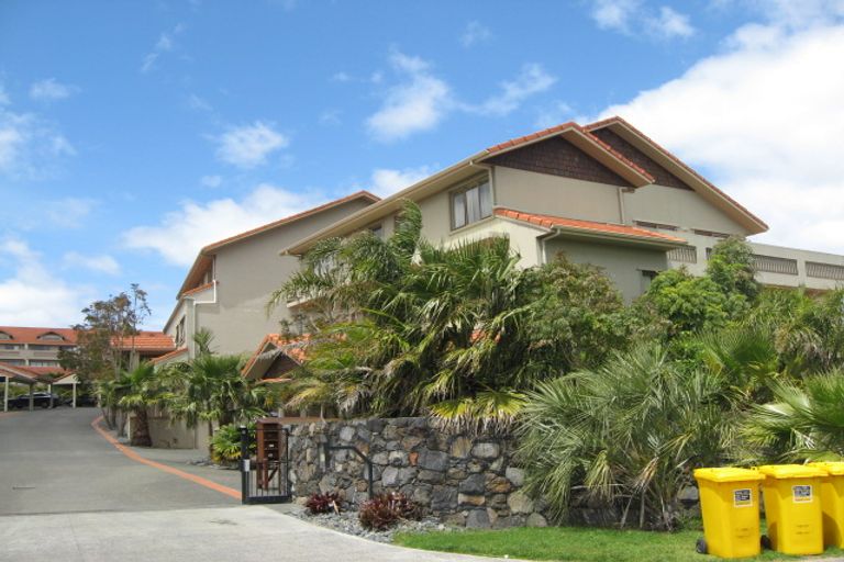 Photo of property in Santa Rosa, 2/340 Gulf Harbour Drive, Gulf Harbour, Whangaparaoa, 0930