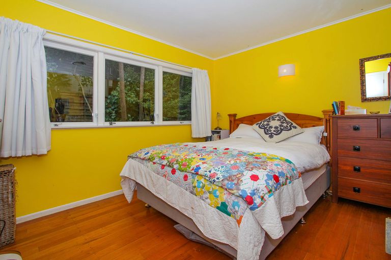 Photo of property in 28 Kauri Road, Birkenhead, Auckland, 0626