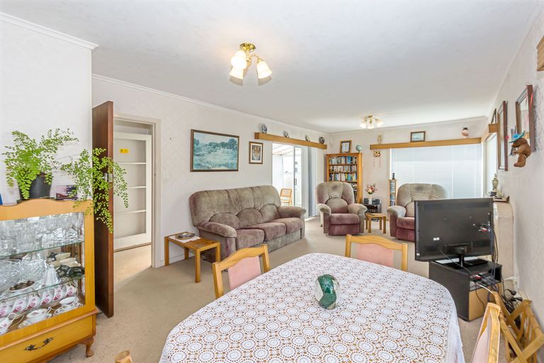 Photo of property in 62 Ocean View Road, Northcote, Auckland, 0627