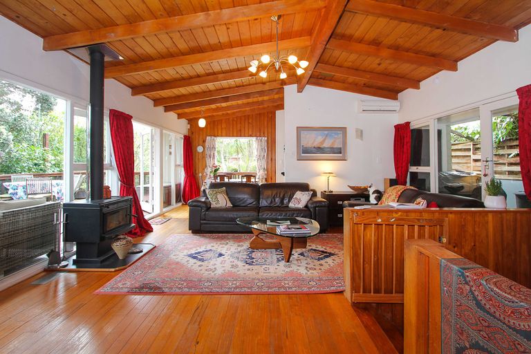 Photo of property in 28 Kauri Road, Birkenhead, Auckland, 0626