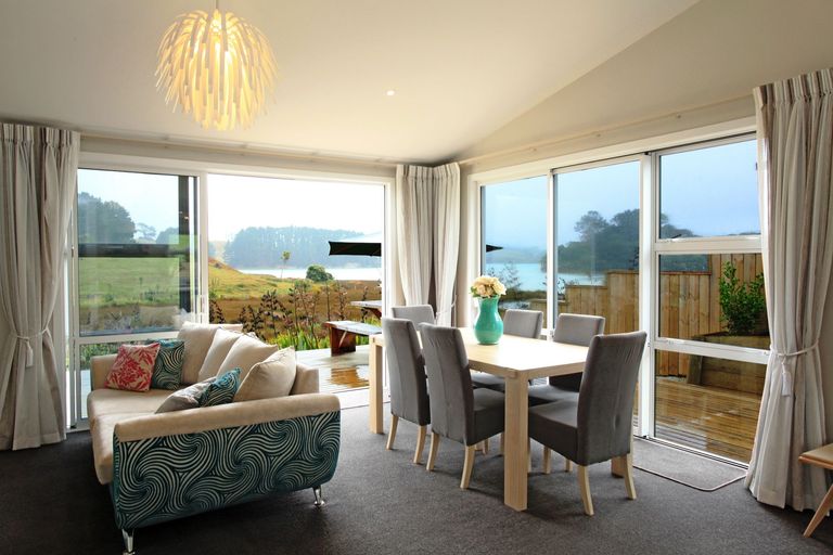 Photo of property in 19 Robertson Street, Raglan, 3225