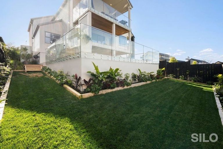 Photo of property in 35 Kikorangi Drive, Wainui, Silverdale, 0992