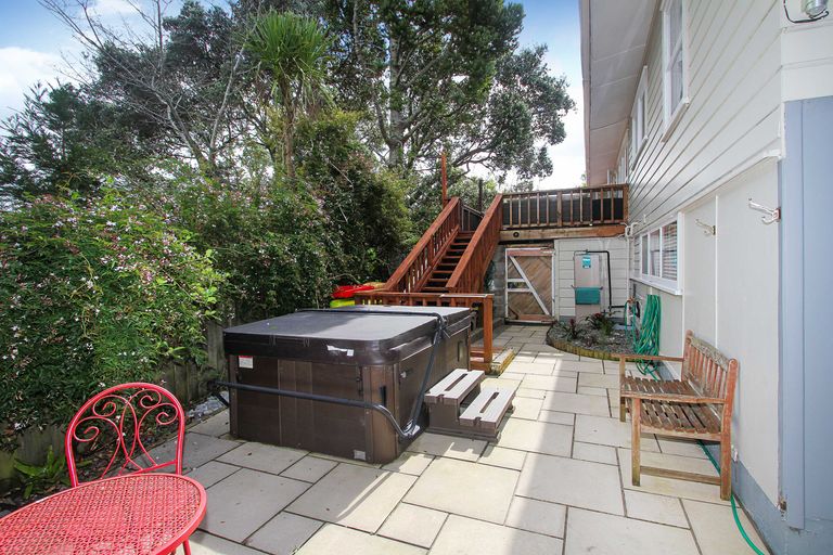 Photo of property in 28 Kauri Road, Birkenhead, Auckland, 0626