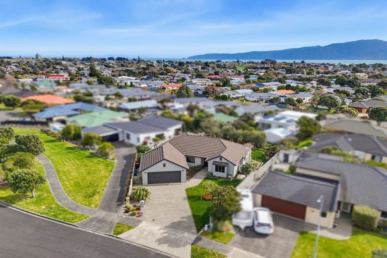 Photo of property in 16 Rifleman Lane, Paraparaumu Beach, Paraparaumu, 5032